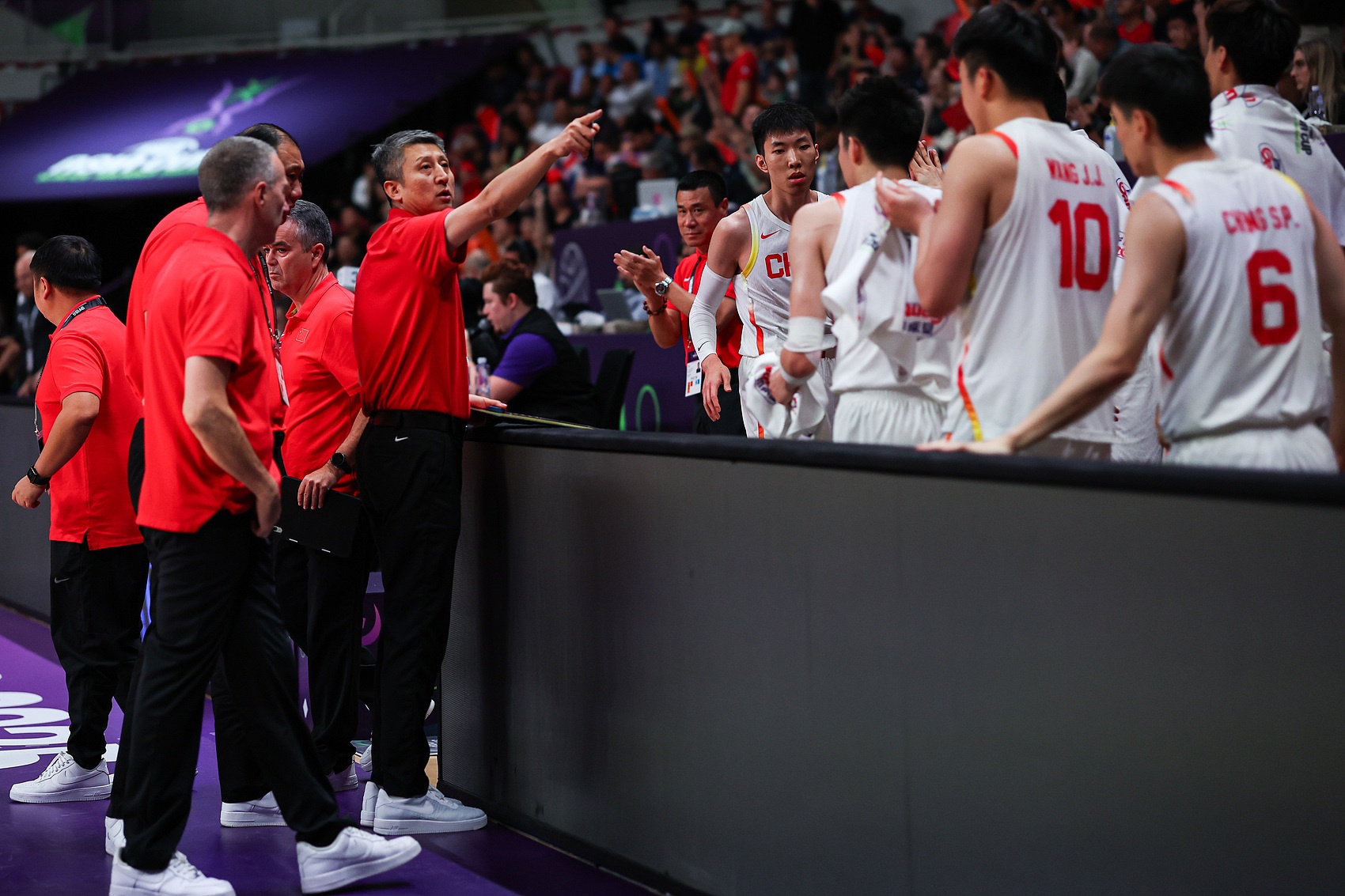 爱游戏体育平台关于集结日体能课后；深圳男篮止住颓势备战西甲；媒体盛赞；阵容厚度经受考验的信息